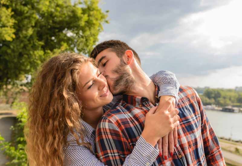 ciò di cui ogni marito ha bisogno dalla moglie. affetto. coppia dare ogni altro affectio